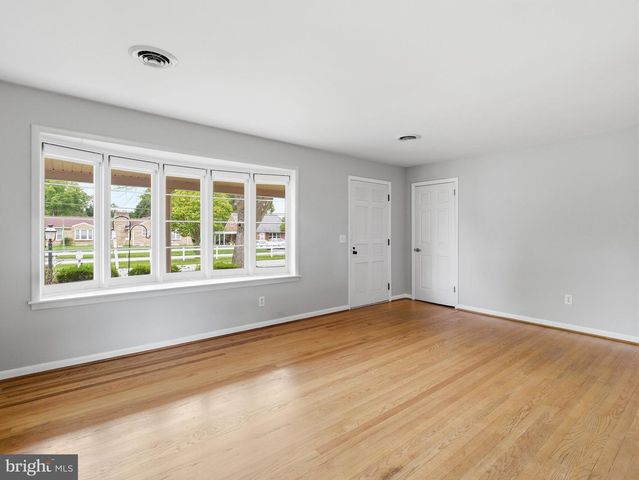16635 LONGSTREET DR, Williamsport, MD 21795