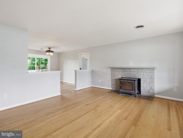 16635 LONGSTREET DR, Williamsport, MD 21795
