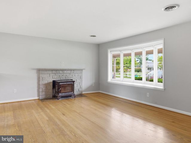 16635 LONGSTREET DR, Williamsport, MD 21795