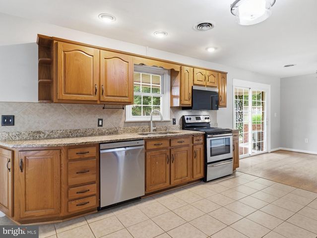 16635 LONGSTREET DR, Williamsport, MD 21795