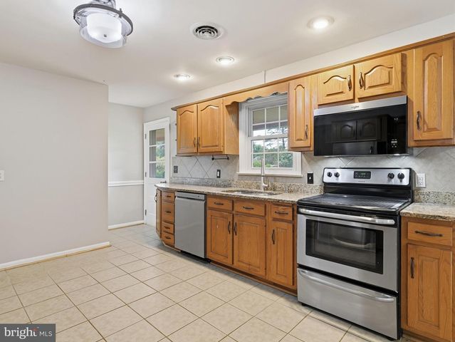 16635 LONGSTREET DR, Williamsport, MD 21795