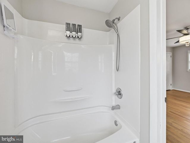 16635 LONGSTREET DR, Williamsport, MD 21795