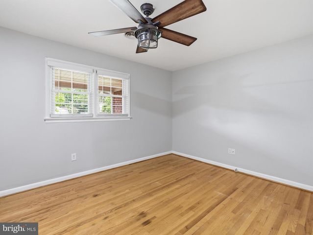 16635 LONGSTREET DR, Williamsport, MD 21795
