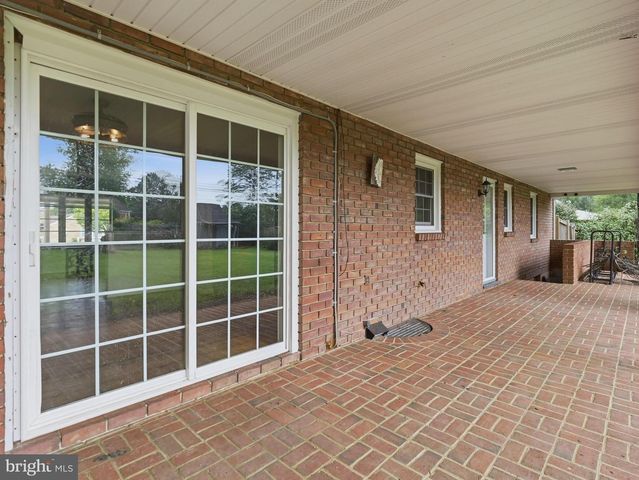 16635 LONGSTREET DR, Williamsport, MD 21795
