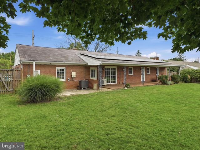 16635 LONGSTREET DR, Williamsport, MD 21795