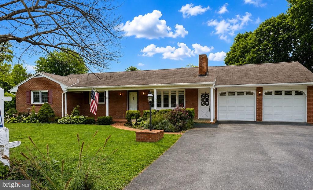 16635 LONGSTREET DR, Williamsport, MD 21795