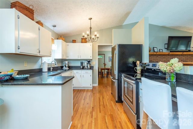 290 Patton Hill Road, Swannanoa, NC 28778