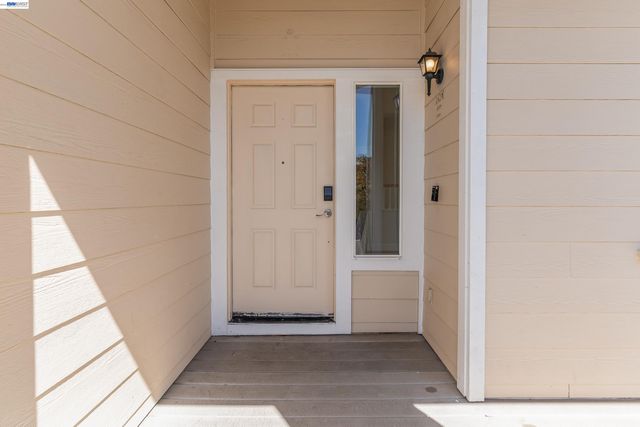 866 Bridgeway Cir, El Sobrante, CA 94803