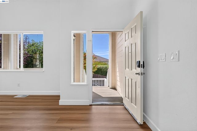 866 Bridgeway Cir, El Sobrante, CA 94803
