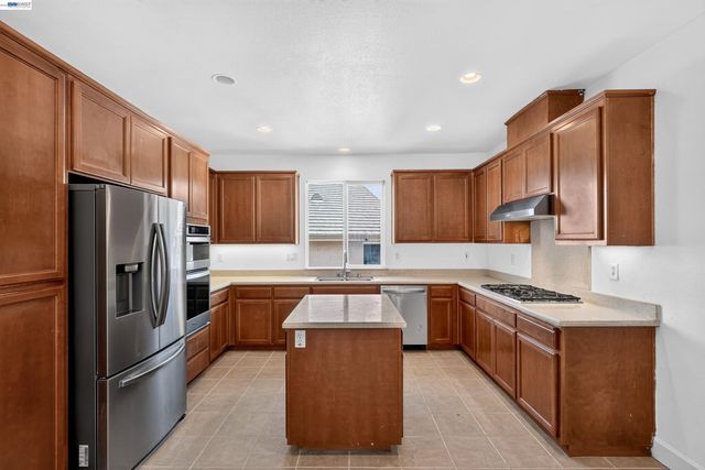 866 Bridgeway Cir, El Sobrante, CA 94803