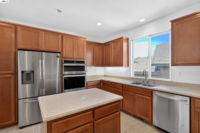 866 Bridgeway Cir, El Sobrante, CA 94803