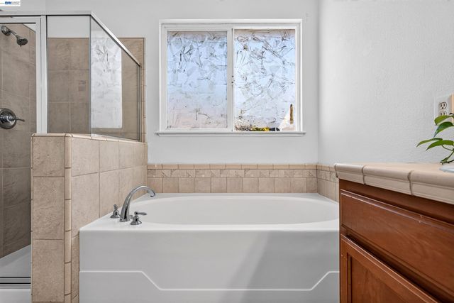866 Bridgeway Cir, El Sobrante, CA 94803