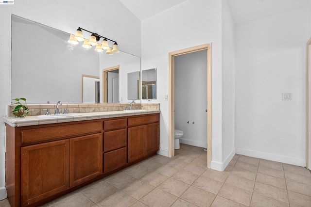 866 Bridgeway Cir, El Sobrante, CA 94803