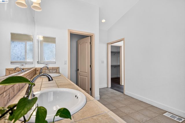 866 Bridgeway Cir, El Sobrante, CA 94803