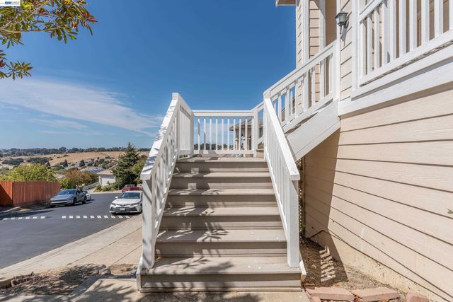 866 Bridgeway Cir, El Sobrante, CA 94803