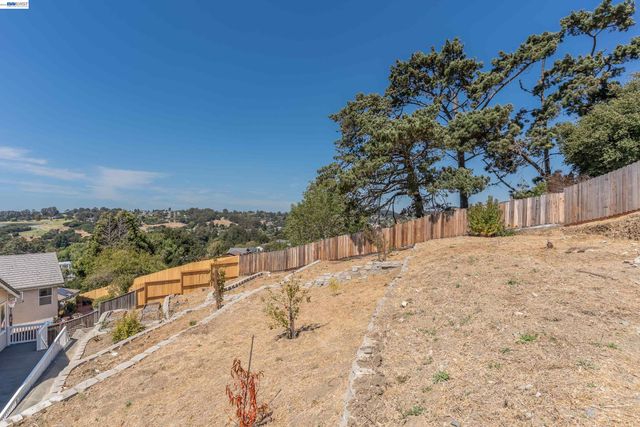 866 Bridgeway Cir, El Sobrante, CA 94803