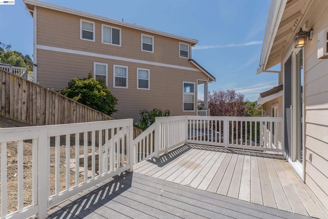866 Bridgeway Cir, El Sobrante, CA 94803