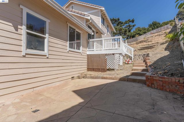 866 Bridgeway Cir, El Sobrante, CA 94803