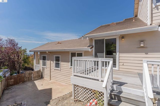 866 Bridgeway Cir, El Sobrante, CA 94803