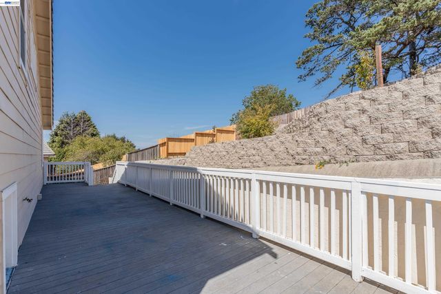 866 Bridgeway Cir, El Sobrante, CA 94803