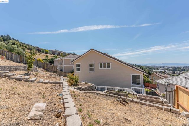 866 Bridgeway Cir, El Sobrante, CA 94803
