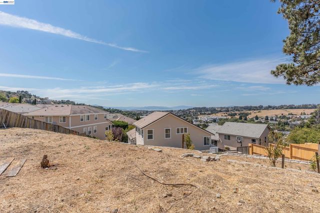 866 Bridgeway Cir, El Sobrante, CA 94803