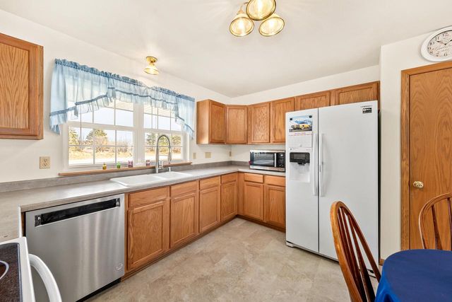 1711 Airport DRIVE, Hartford, WI 53027