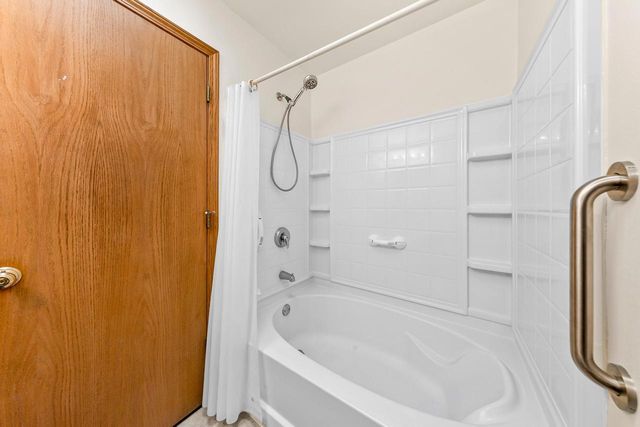 1711 Airport DRIVE, Hartford, WI 53027