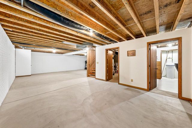 1711 Airport DRIVE, Hartford, WI 53027