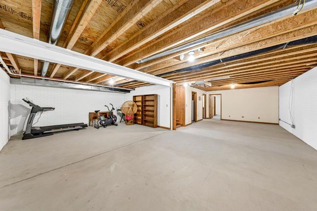 1711 Airport DRIVE, Hartford, WI 53027