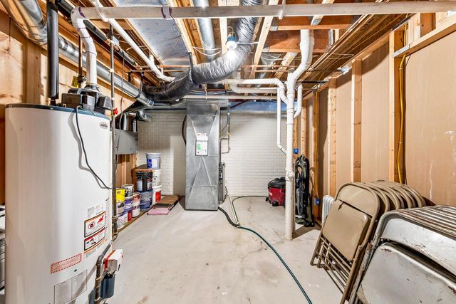 1711 Airport DRIVE, Hartford, WI 53027