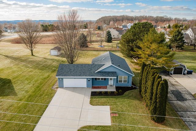1711 Airport DRIVE, Hartford, WI 53027