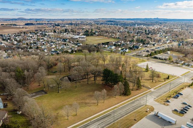 1711 Airport DRIVE, Hartford, WI 53027