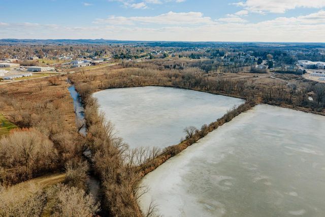 1711 Airport DRIVE, Hartford, WI 53027