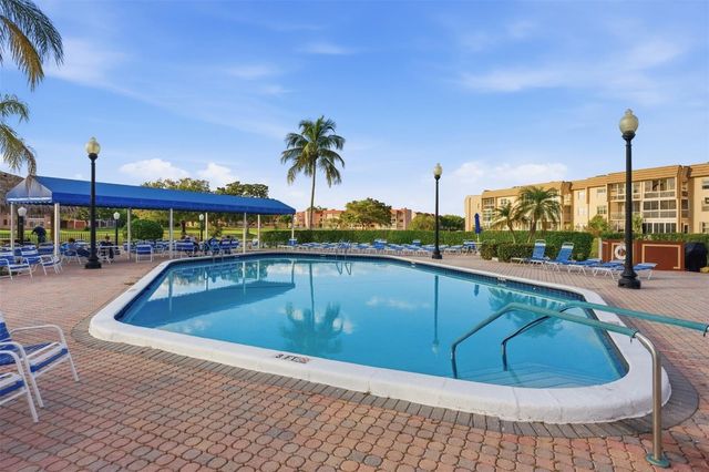 9460 Sunrise Lakes Boulevard 112, Sunrise, FL 33322