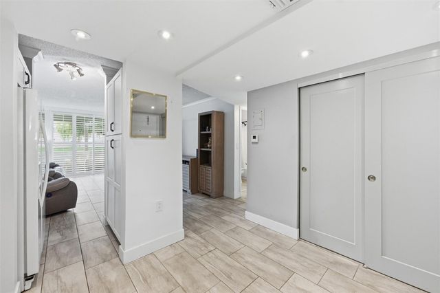 9460 Sunrise Lakes Boulevard 112, Sunrise, FL 33322