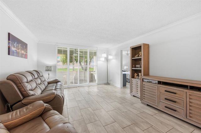 9460 Sunrise Lakes Boulevard 112, Sunrise, FL 33322