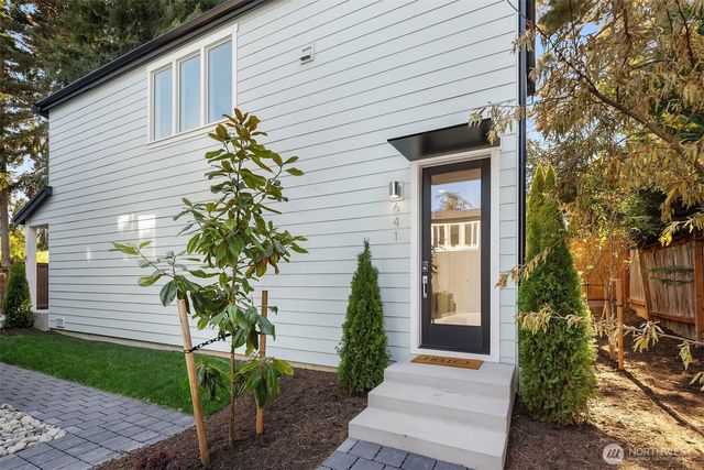 641 18th Avenue W, Kirkland, WA 98033