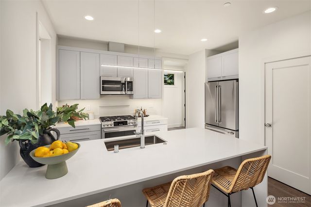 641 18th Avenue W, Kirkland, WA 98033