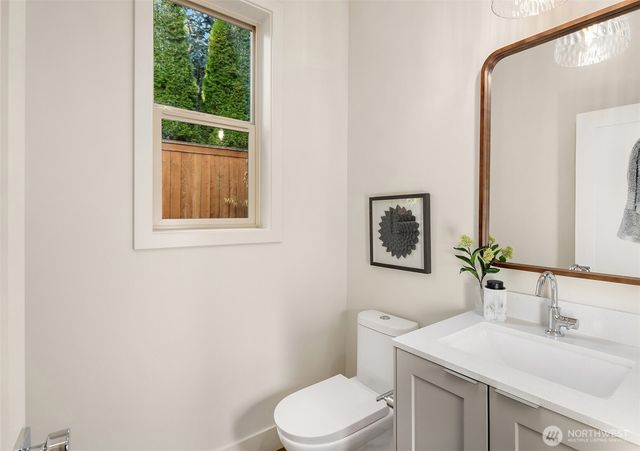 641 18th Avenue W, Kirkland, WA 98033