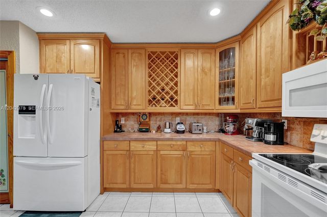 16091 La Costa Drive, Weston, FL 33326