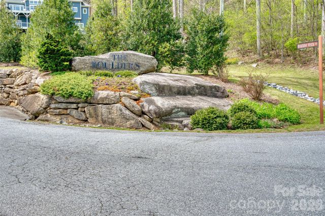 R5 Curtain Bluff, Hendersonville, NC 28791