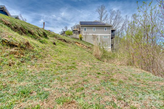 R5 Curtain Bluff, Hendersonville, NC 28791