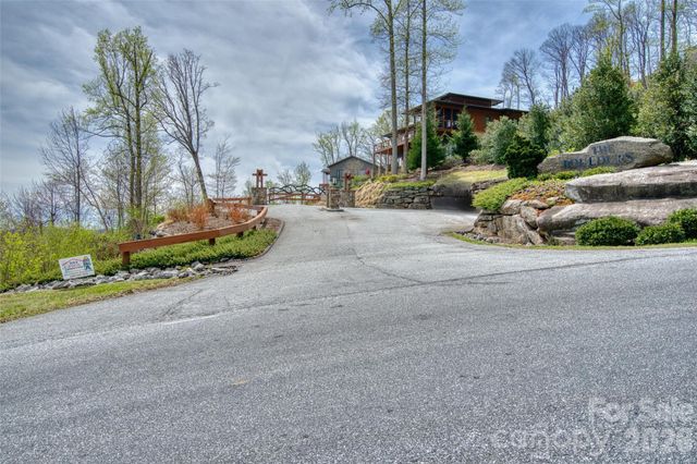 R5 Curtain Bluff, Hendersonville, NC 28791