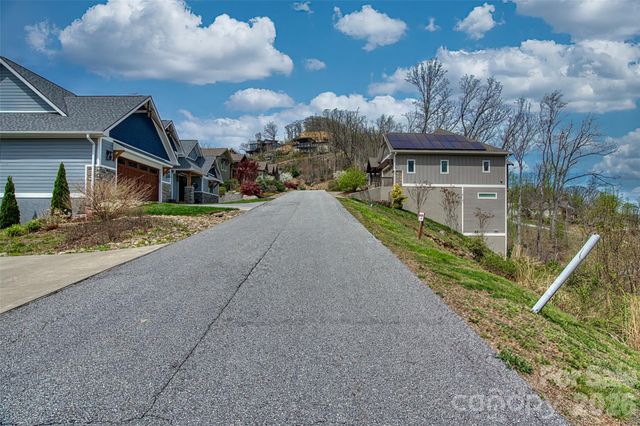 R5 Curtain Bluff, Hendersonville, NC 28791