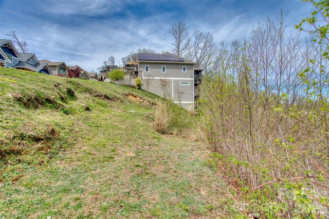 R5 Curtain Bluff, Hendersonville, NC 28791