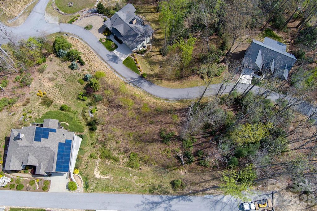 R5 Curtain Bluff, Hendersonville, NC 28791