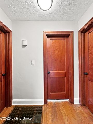 6215 Fox Ave, Louisville, KY 40272