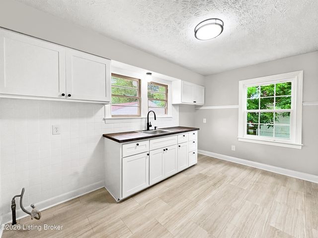 6215 Fox Ave, Louisville, KY 40272
