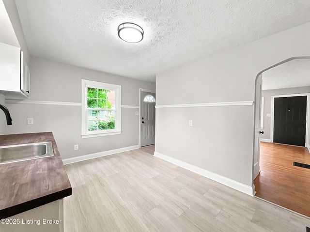 6215 Fox Ave, Louisville, KY 40272